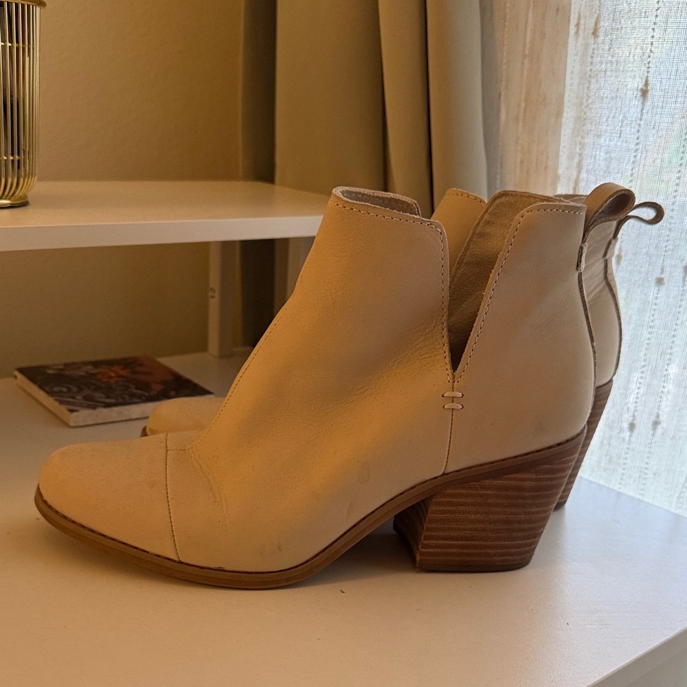 Toms Women's Tan Ankle Booties